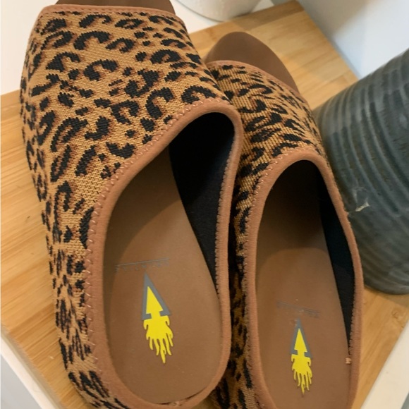 Volatile Sandals - Picture 2 of 7